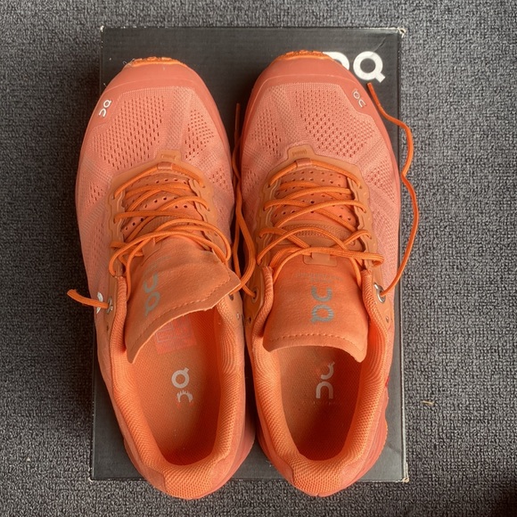 On Running Cloudventure trail shoes in Sandstone/Orange - Picture 7 of 8